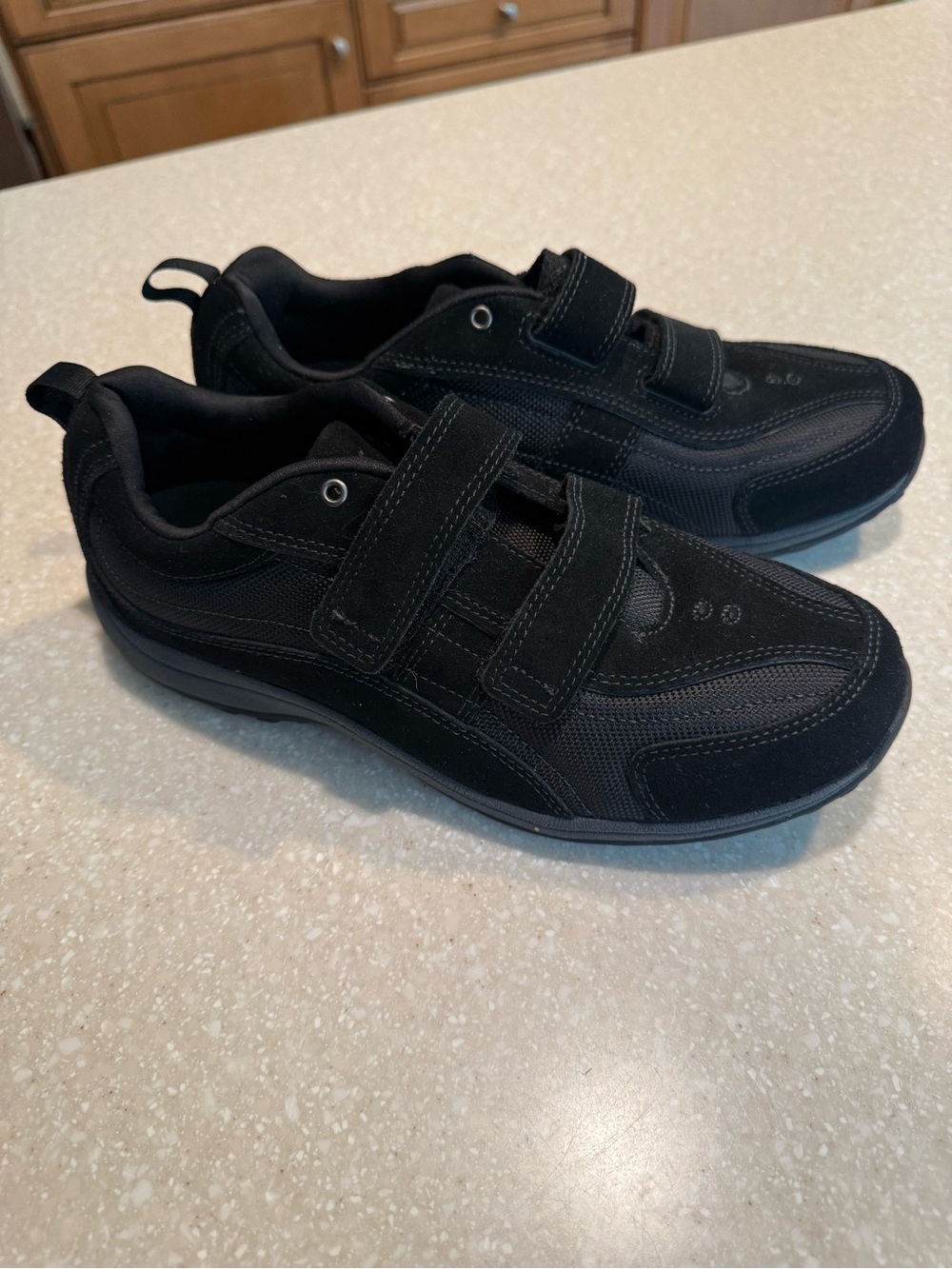 WW 9 1/2 Easy Spirit Woman’s Black Velcro Casual Sneakers NWOB